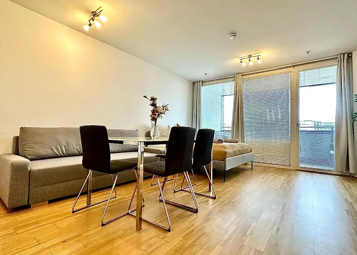High Rise, Netflix, 2 Min To Main Station * Viena